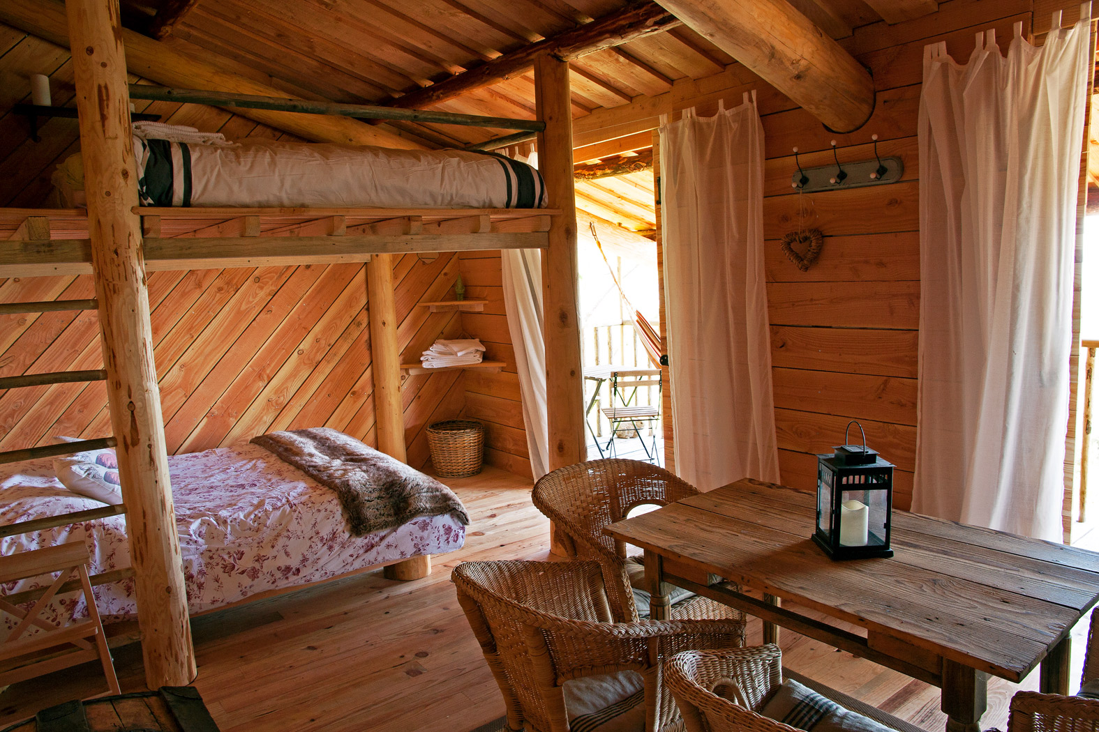 h-bergement-insolite-sanilhac-ard-che-la-cabane-4-personnes